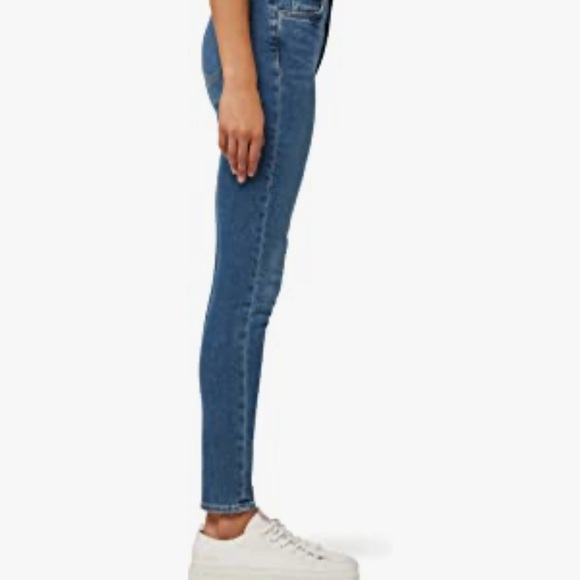 Joe’s THE CHARLIE
HIGH RISE SKINNY ANKLE // IGNITE - Picture 4 of 10